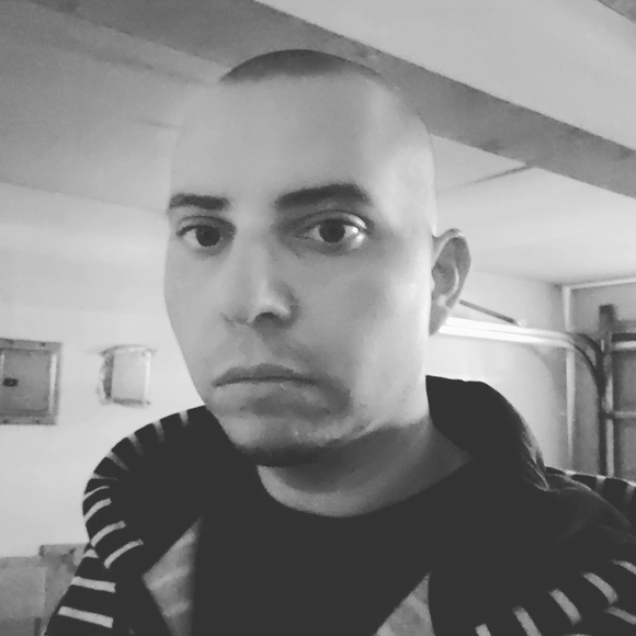 Meet your Posher, Javier - Picture 2 of 2